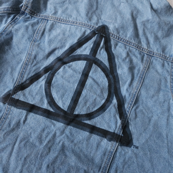 HOT TOPIC Harry Potter Deathly Hallows Crop Denim Jacket Size L - Picture 9 of 12